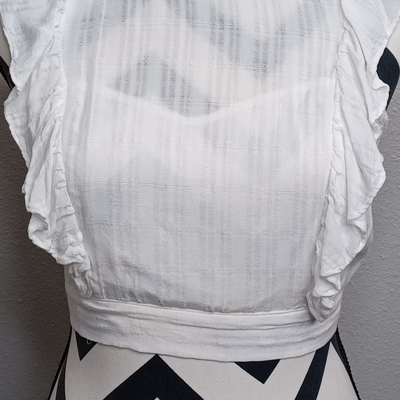 About Us Beachy Resort Summer Ruffled Dainty Feminine Open Back Crop Top - Picture 4 of 12